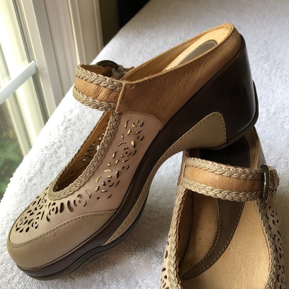 White Mountain leather Mary Jane style clogs - Picture 2 of 12